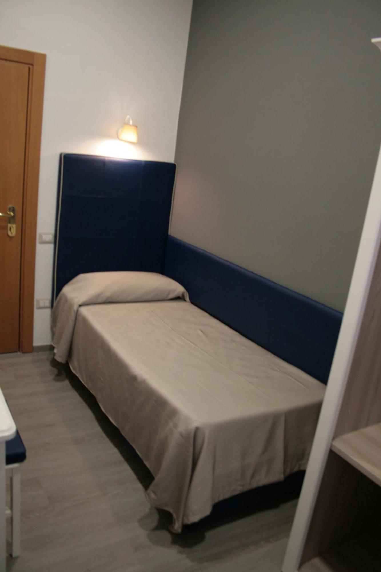 Hotel Magenta 3*