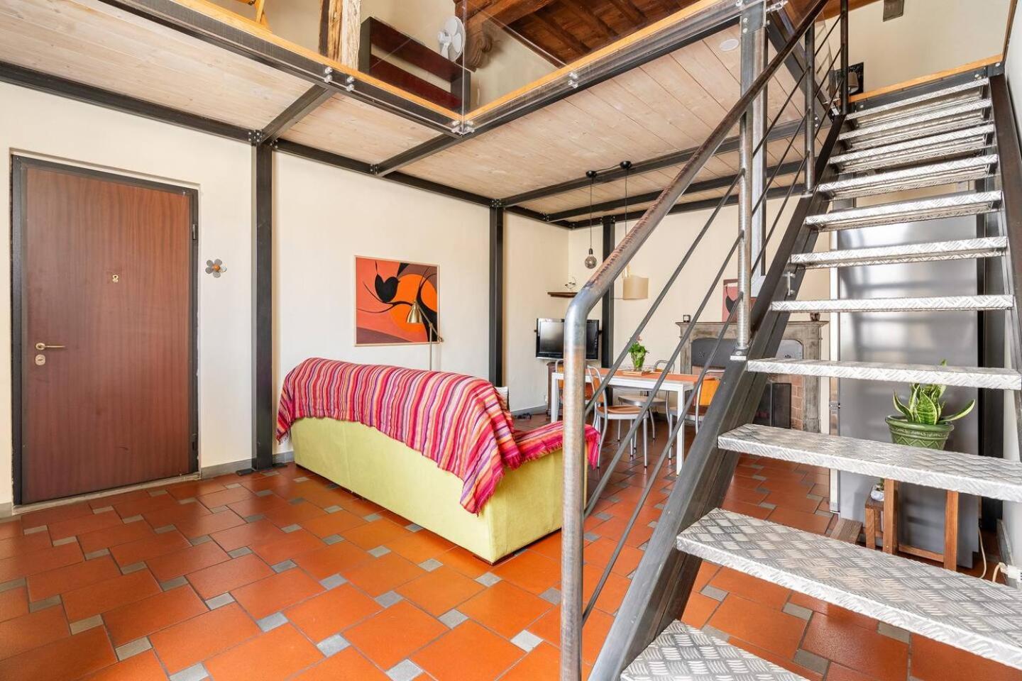And Quiet Loft 5 Minutes Walk From The Duomo
