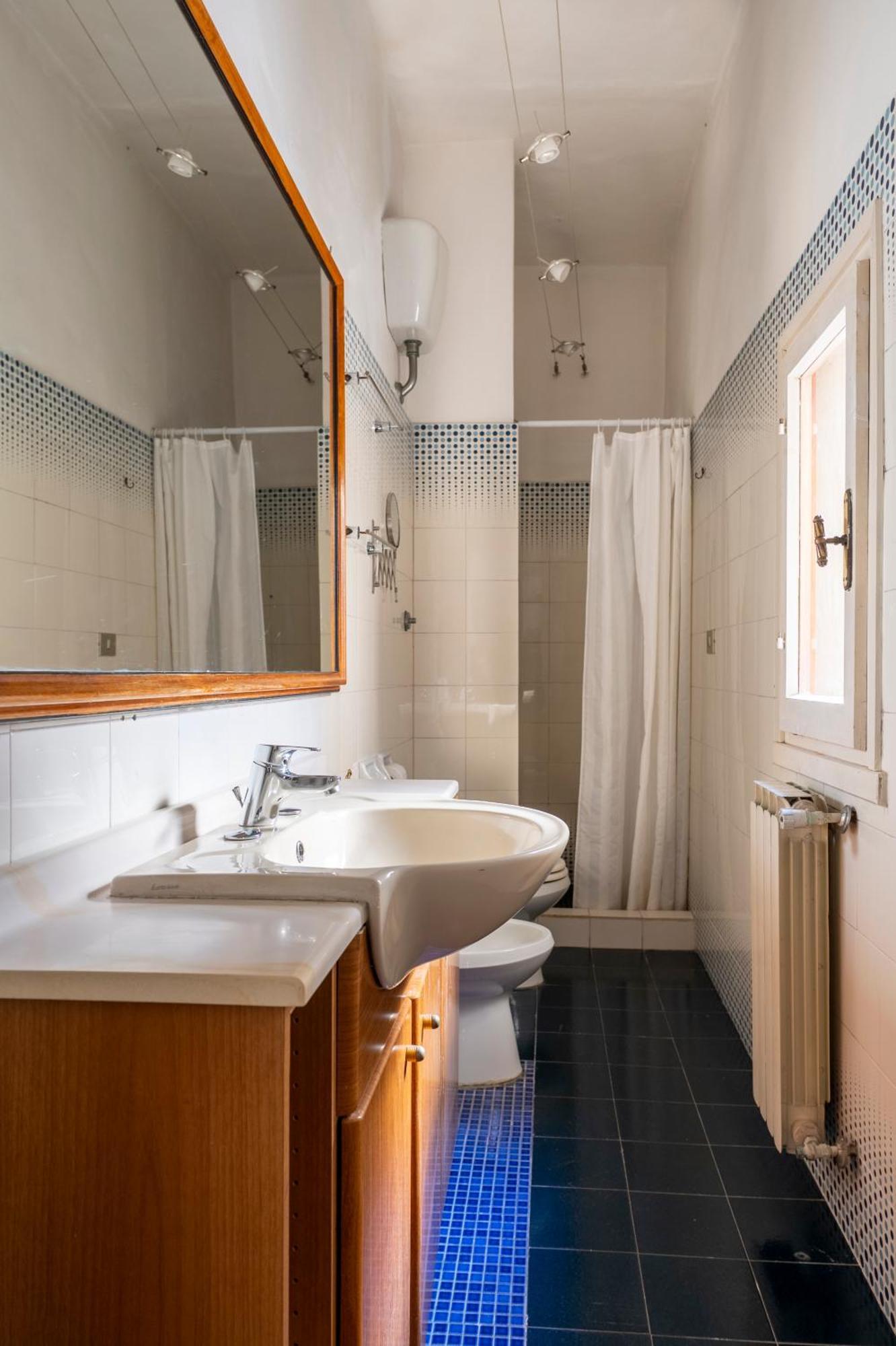 Caravaggio- Con Bagno Privato In Condiviso Oltrarno Gasthuis