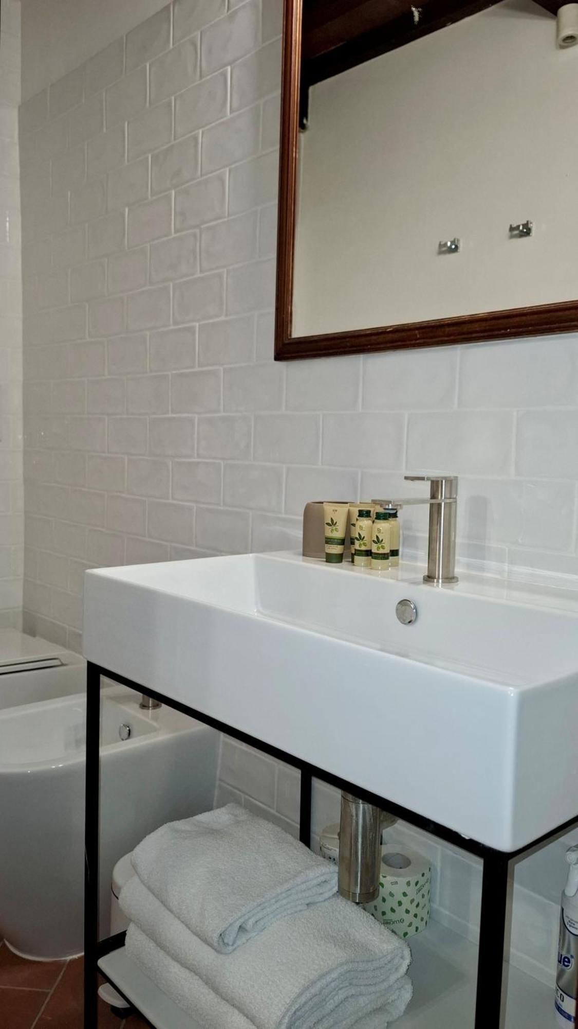 Apartamento Aurora's, Renaissance Suite, Historic Apartment, Pivot Location, Few Walks From All, Ac Bedroom *