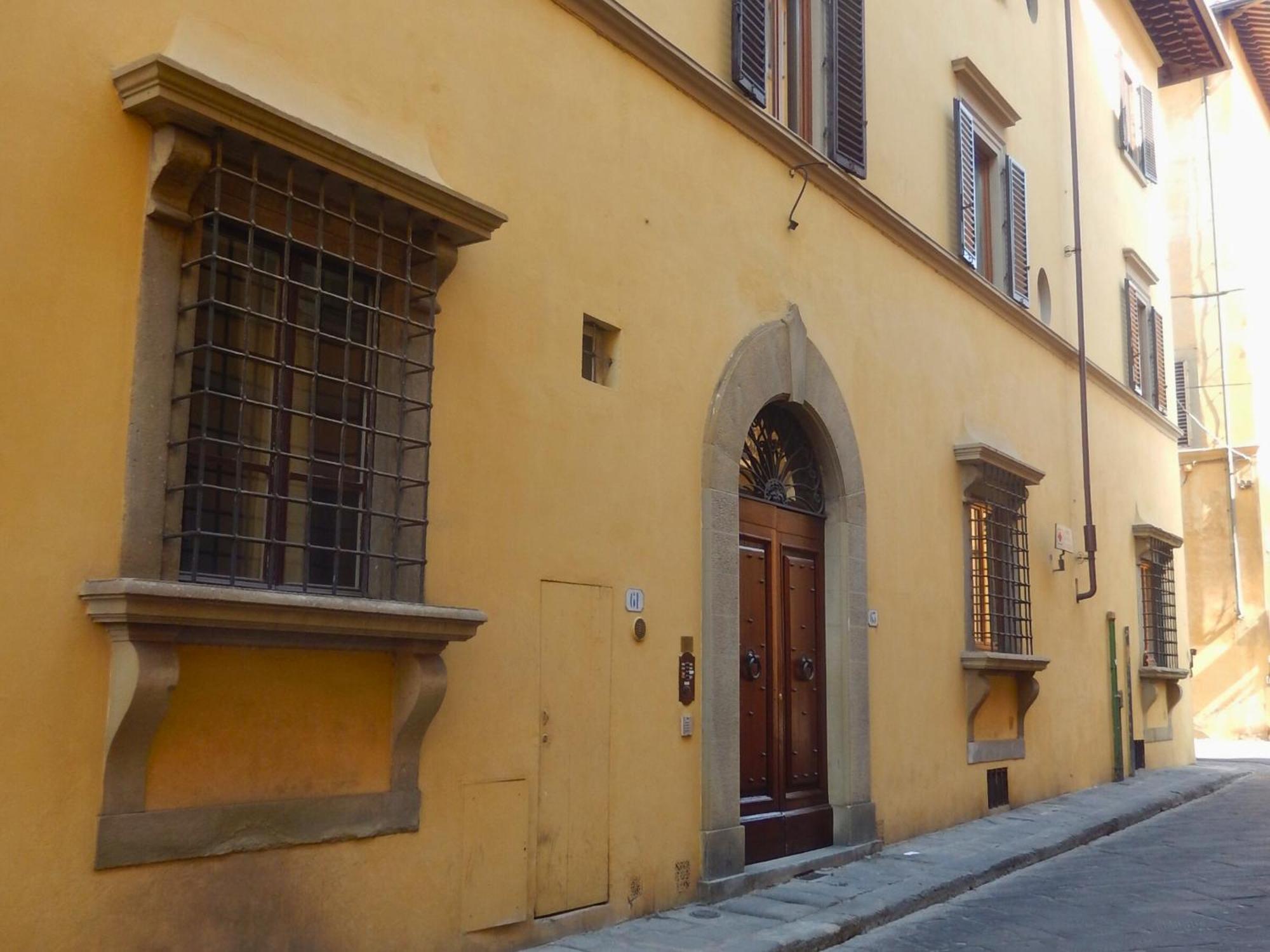 Bright 3-bedroom With Patio In Historic Center Near Duomo Appartamento *