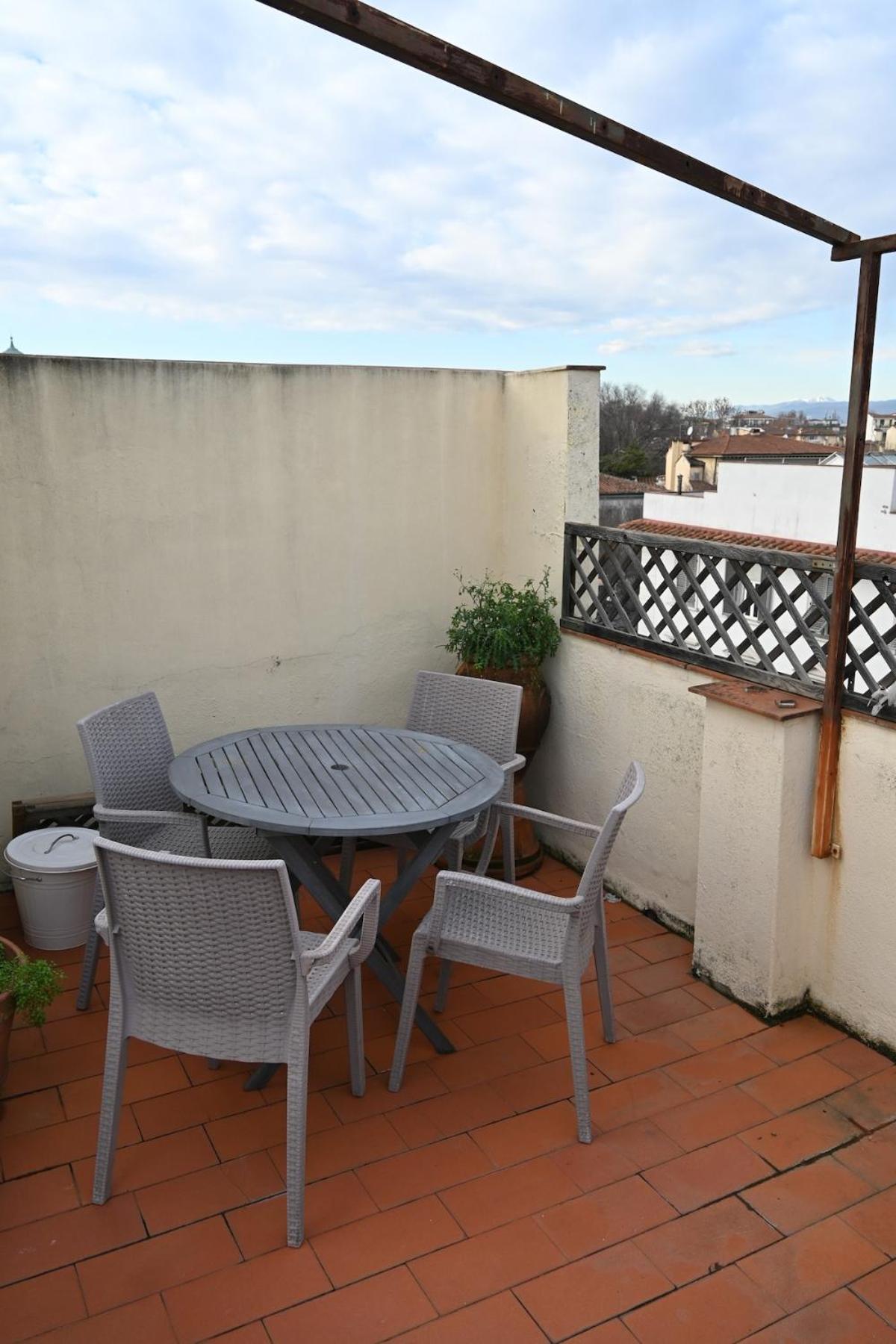 Small Penthouse With A Terrace Firenze