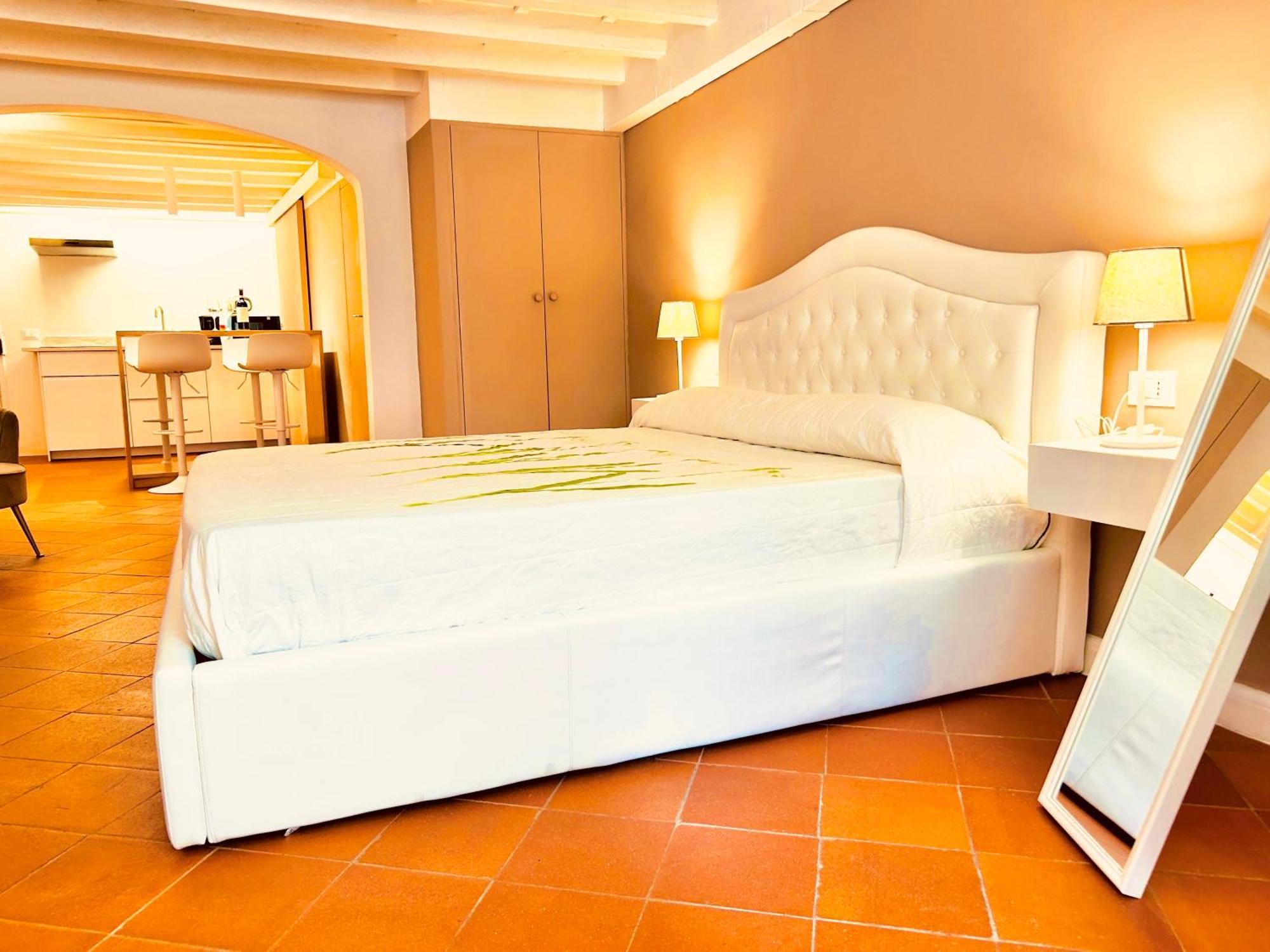 Amazing First Floor In Piazza Santa Croce Leilighet *