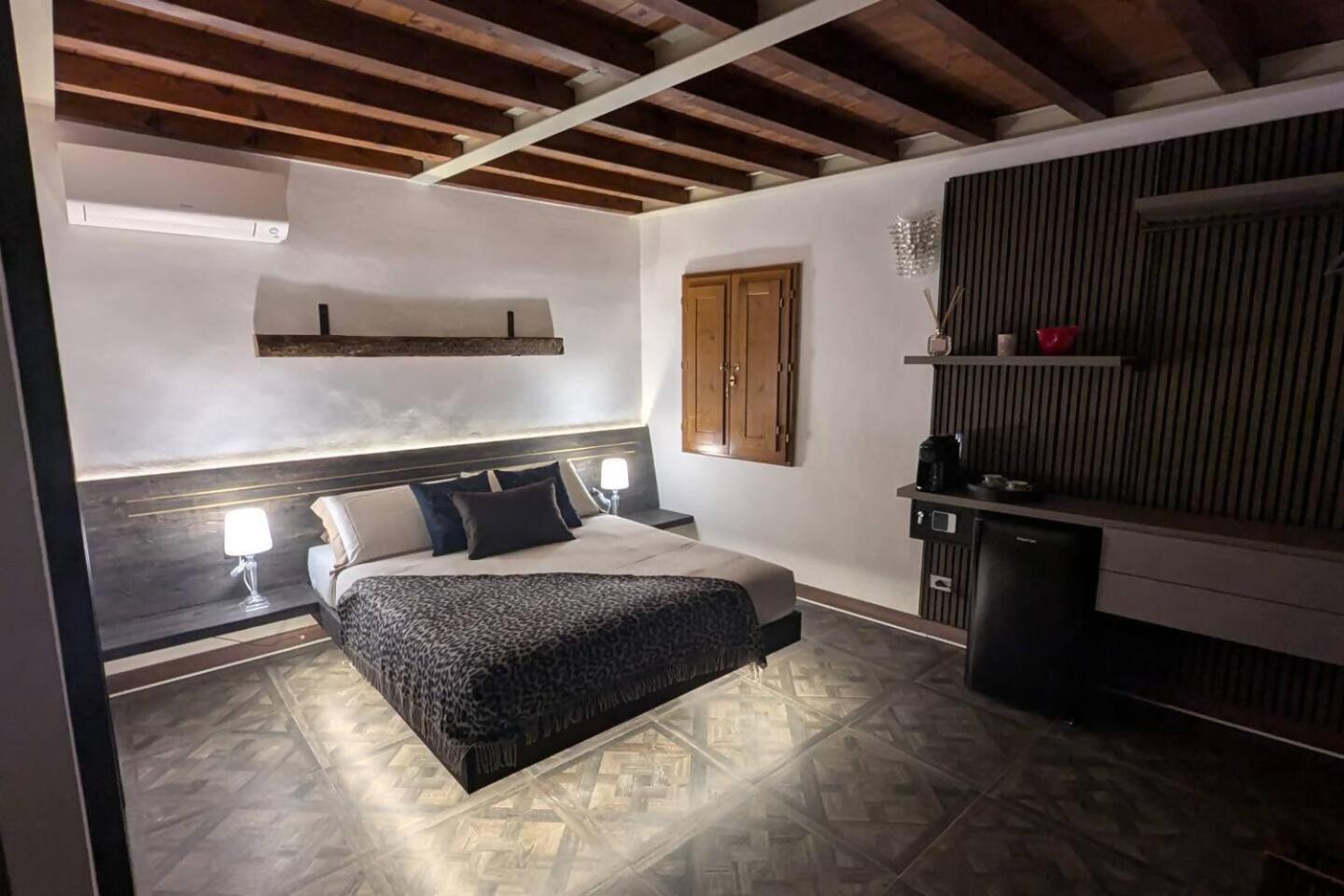 Opus Boutique Tosca -city Center 4* Florence