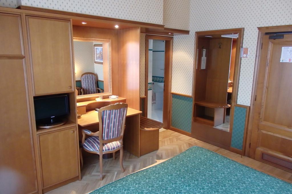 Belvedere Hotell 4*