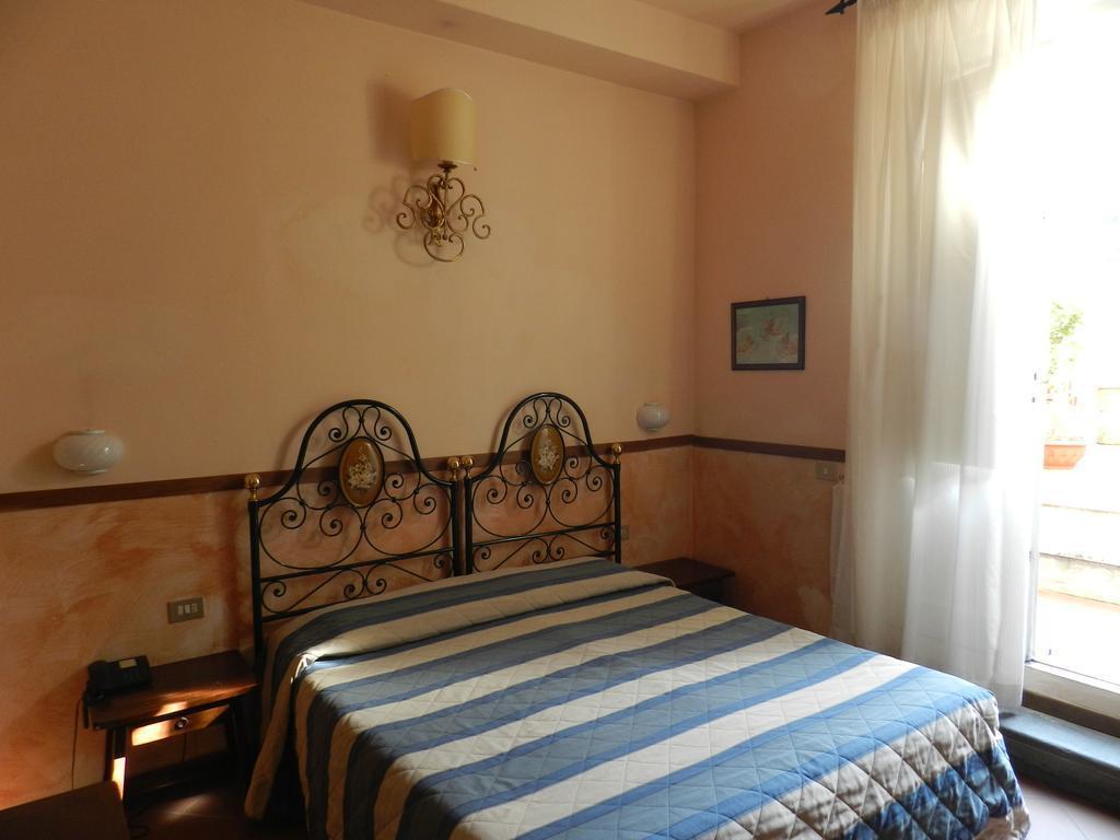 Monica Hotel 2*