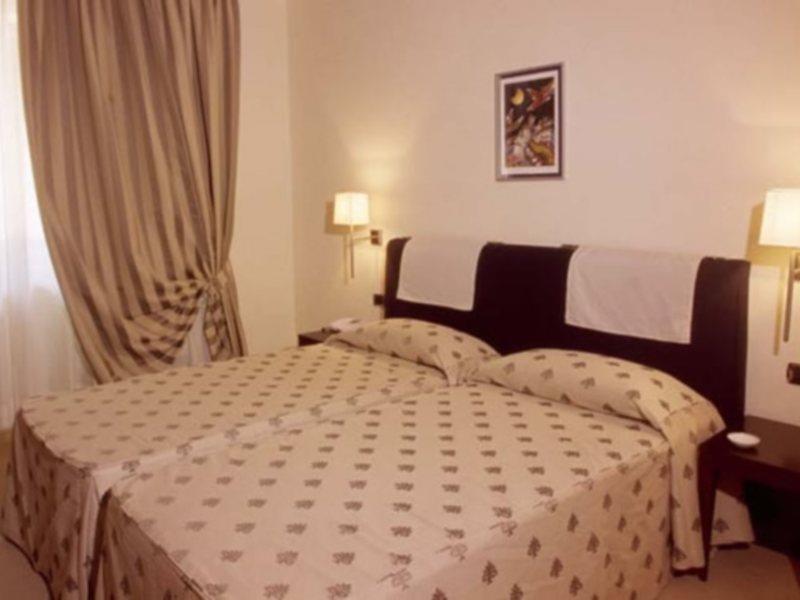 Hotell Airport 4*