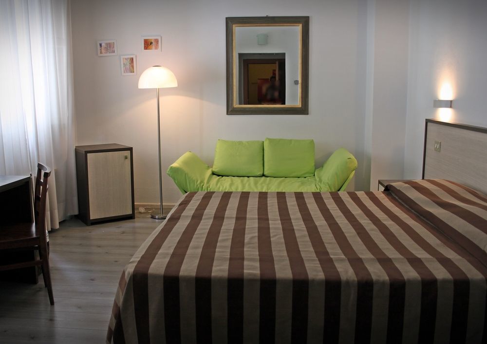 Magenta Hotel