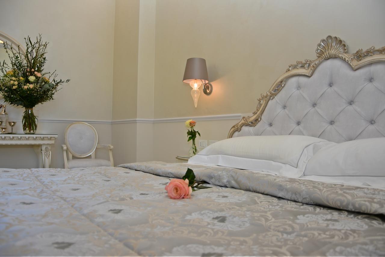 The Moon Boutique & Hotell
