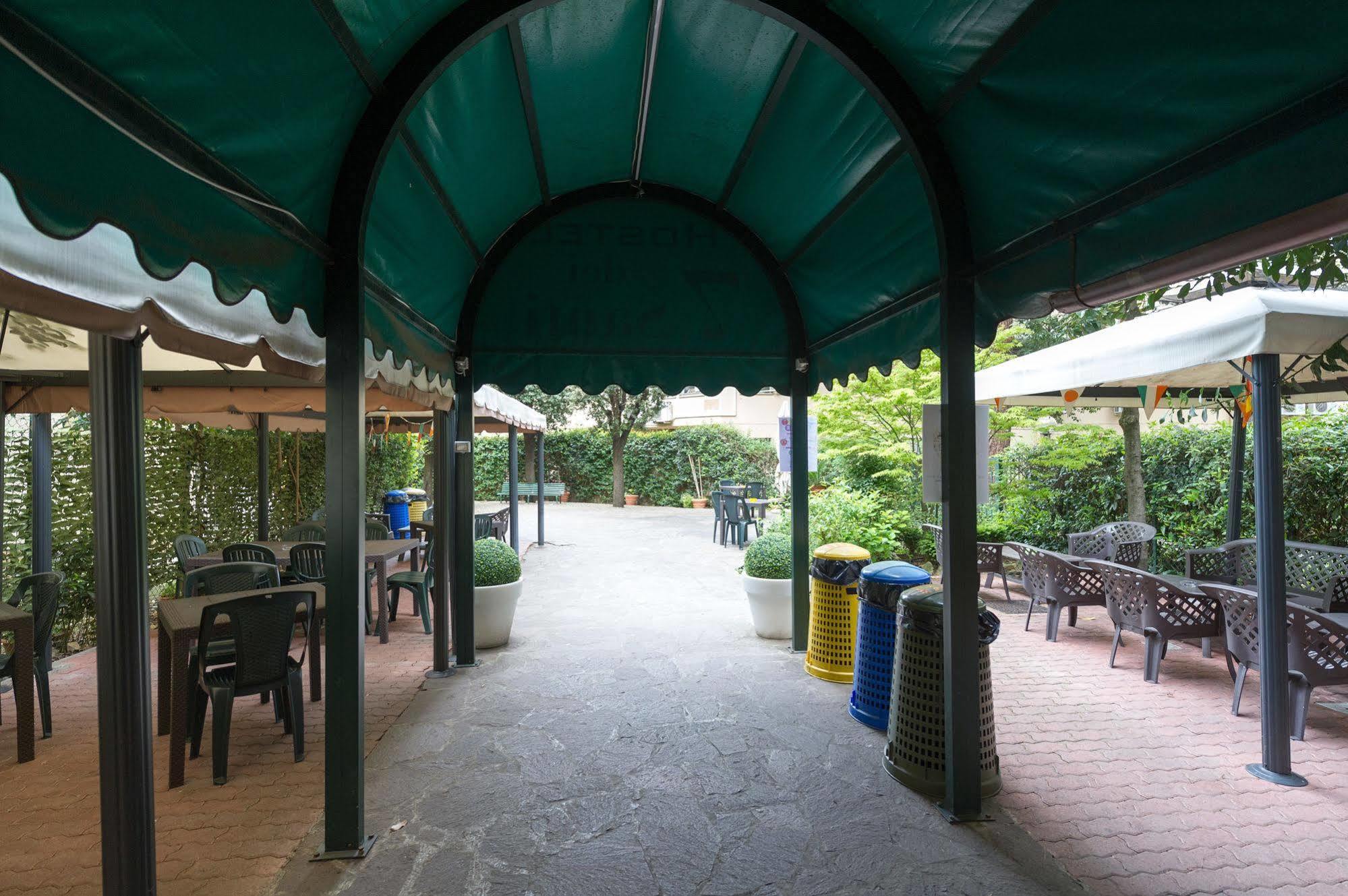 Hostel 7 Santi