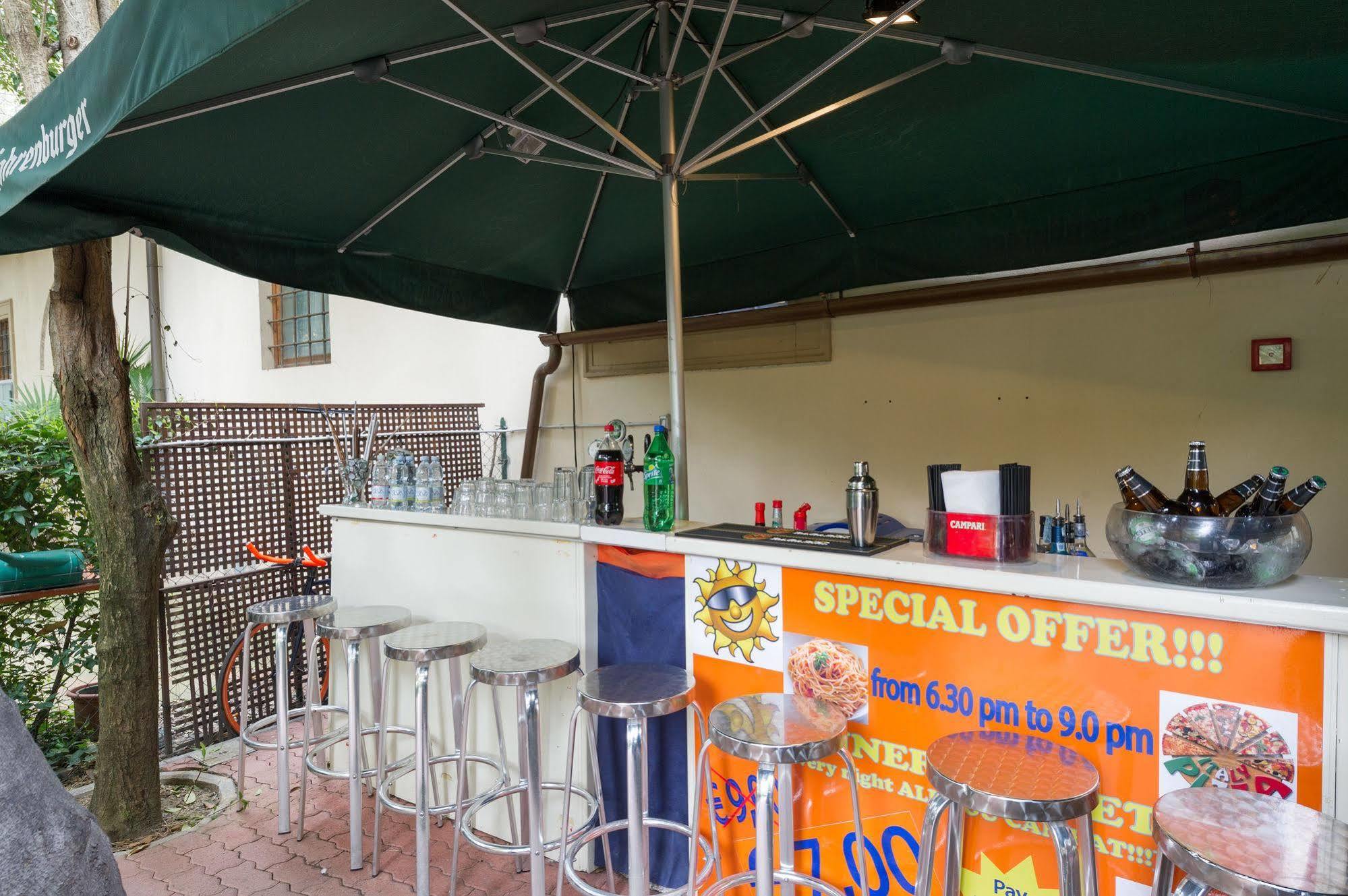 Hostel 7 Santi