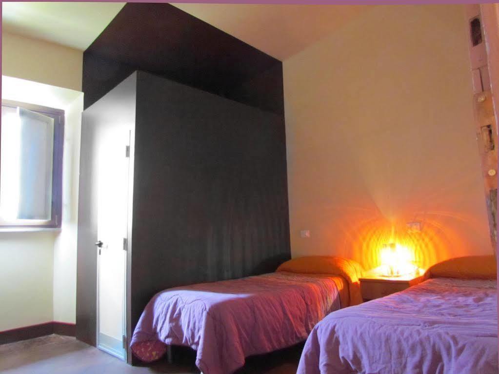 7 Santi Hostel