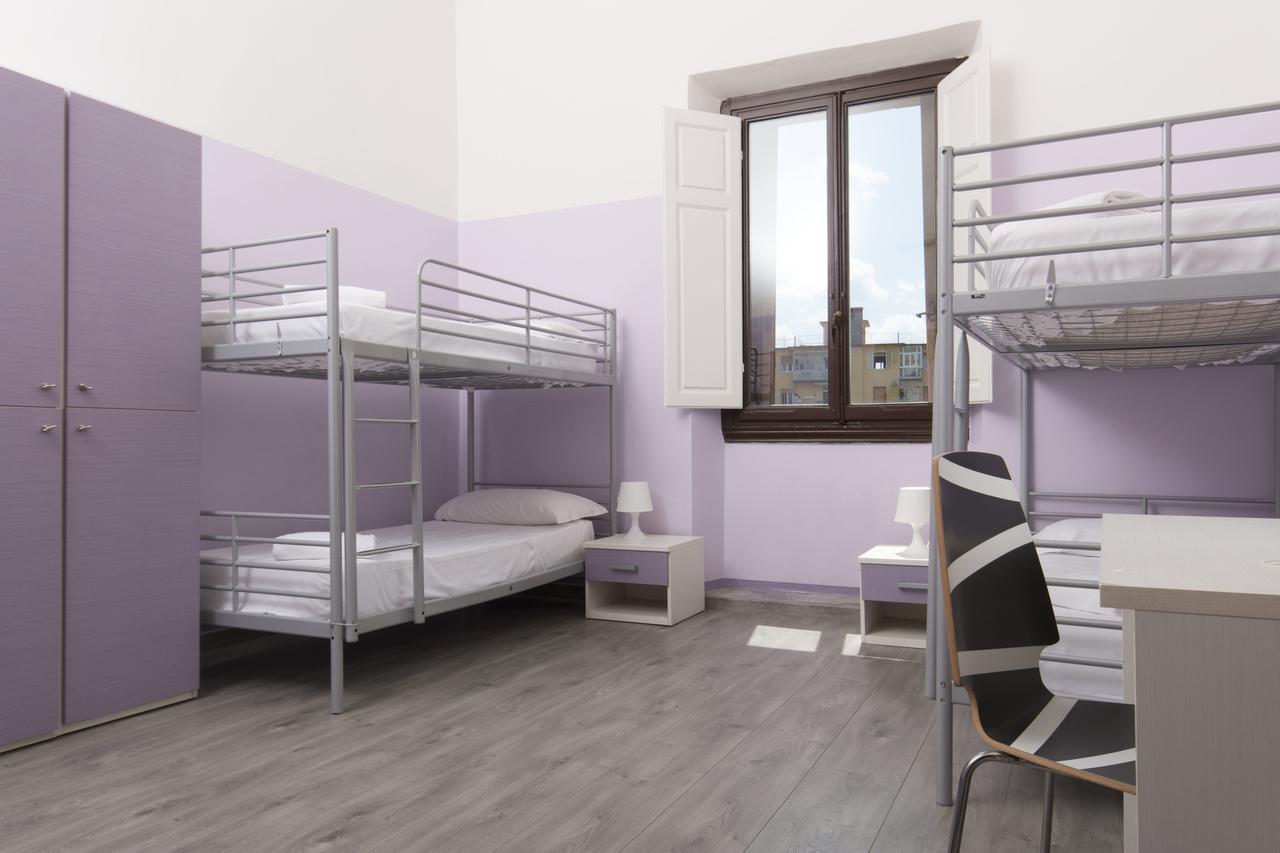 Hostel 7 Santi