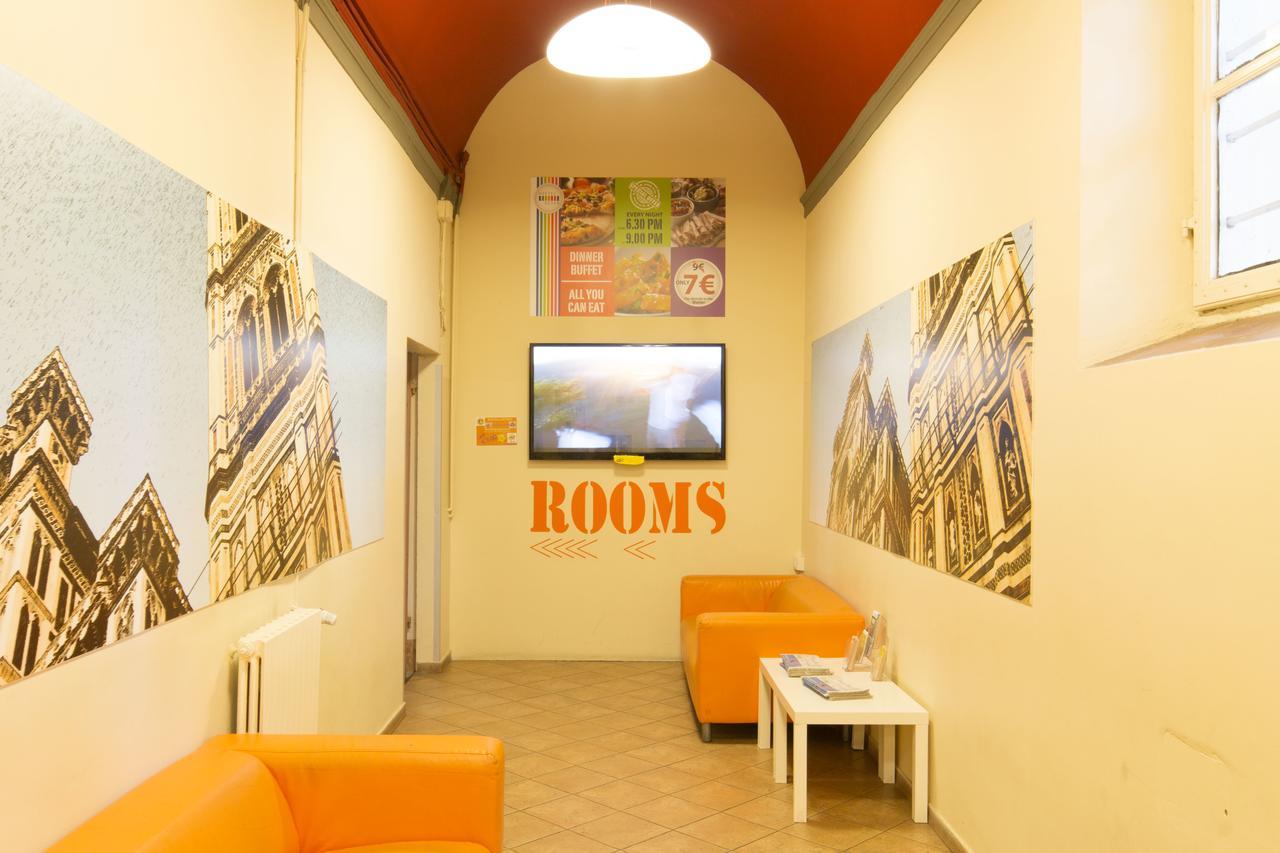 Hostel 7 Santi