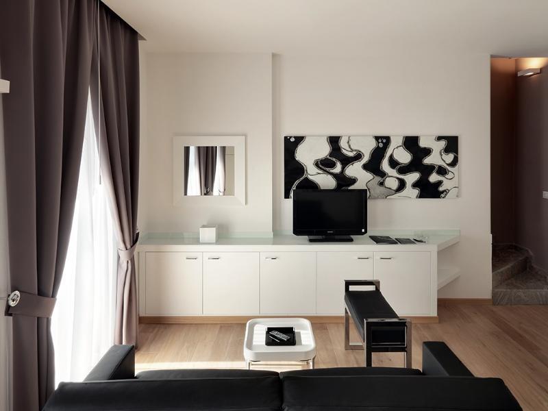 Lhp Hotel