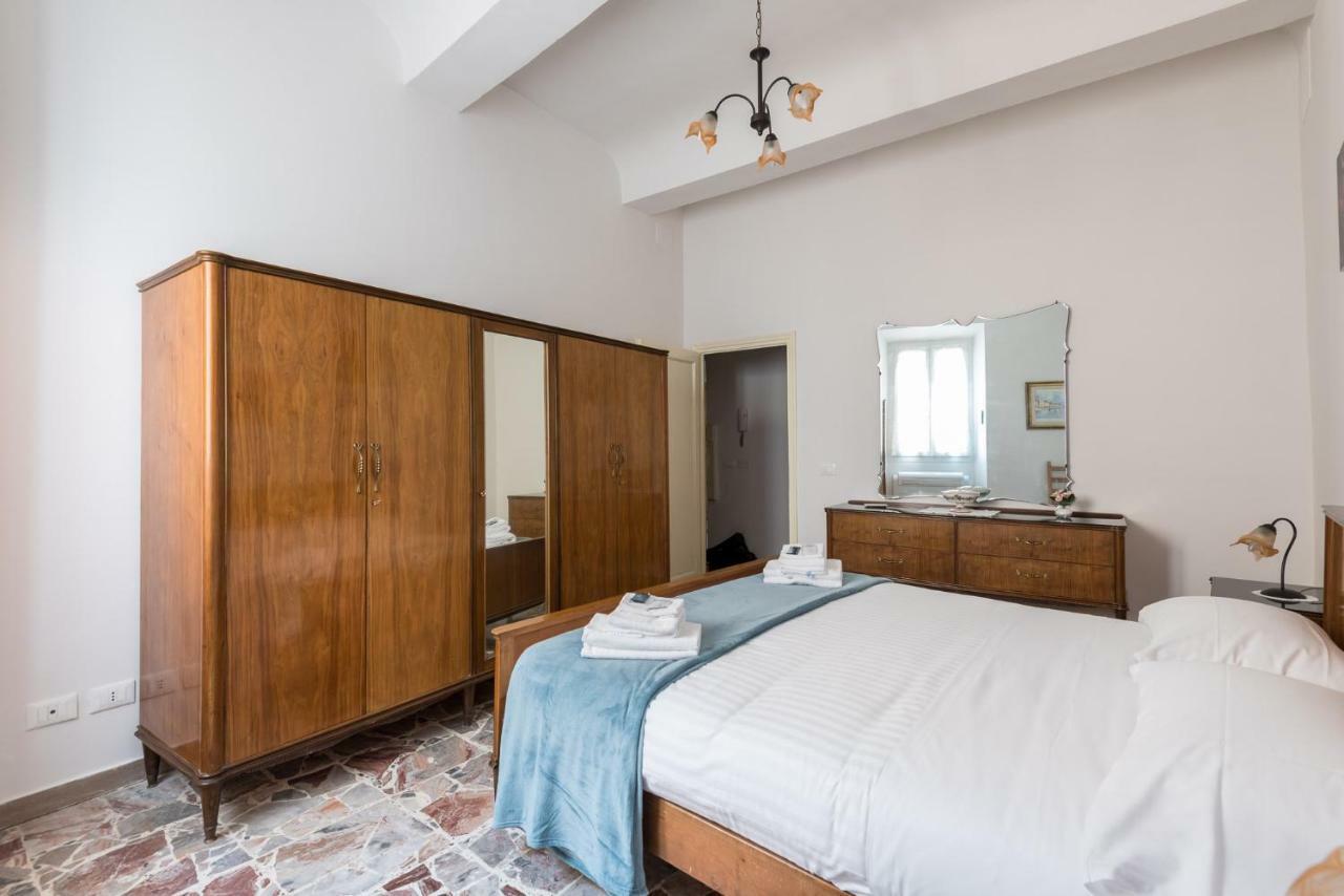 Le Grazie In Superb Location Lejlighed