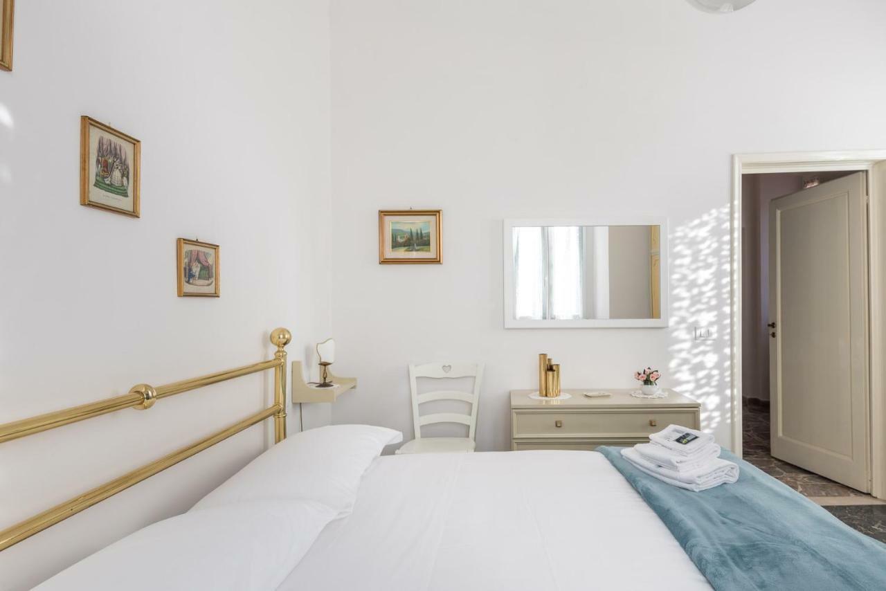 Le Grazie In Superb Location Lejlighed *