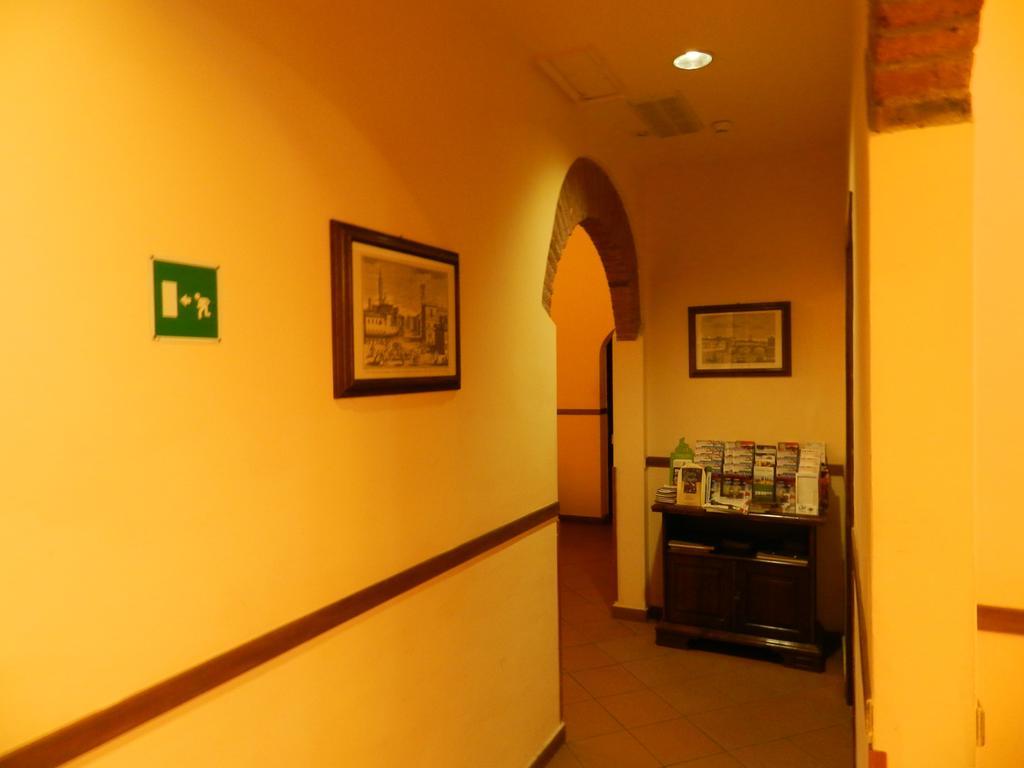 Monica Hotel 2*