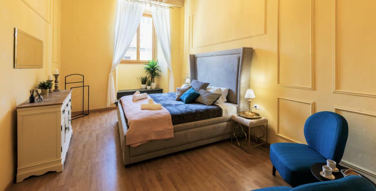 Historic Center Palace - Huge 4 Bedrooms Santa Croce - By Likehomeflorence Lejlighed