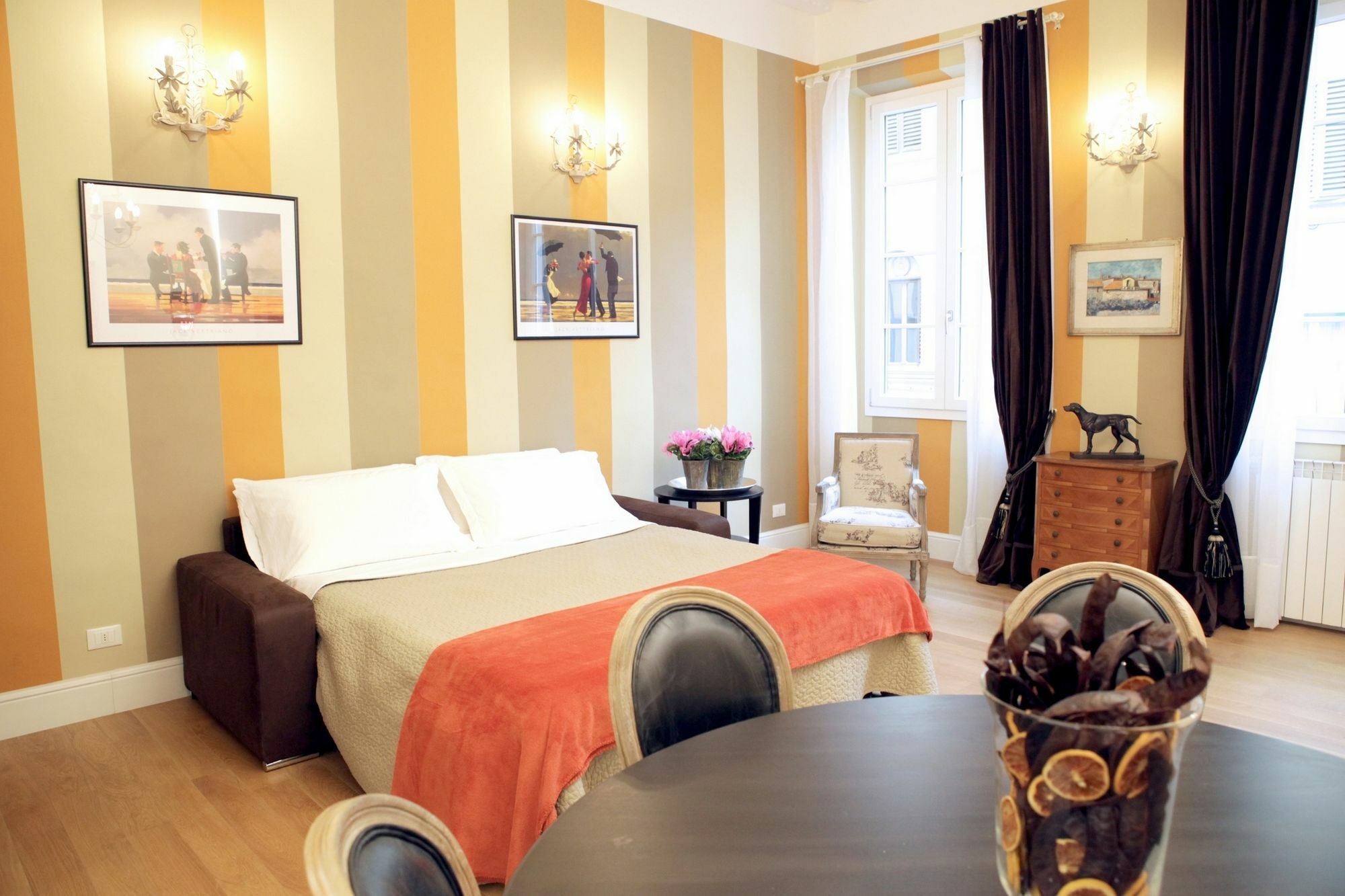 Elegant And Cozy Center Apartment *