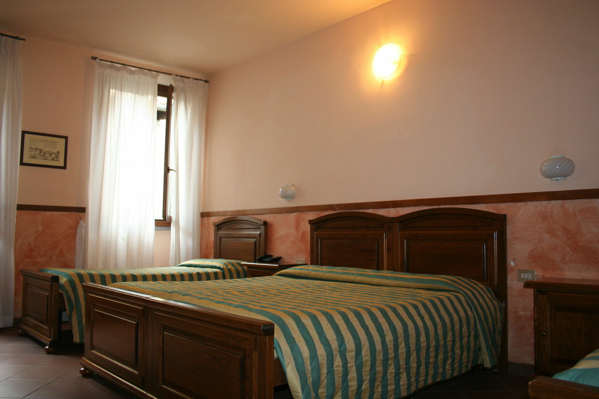 Monica Hotel 2*