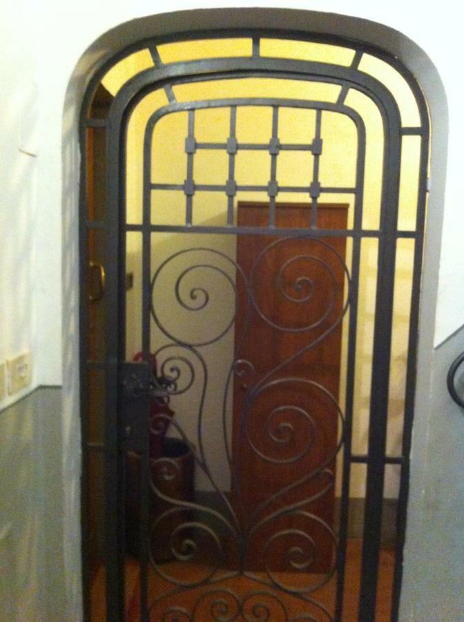 Leoni Apartment