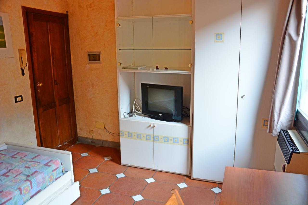 Alessandro's Small * Florence