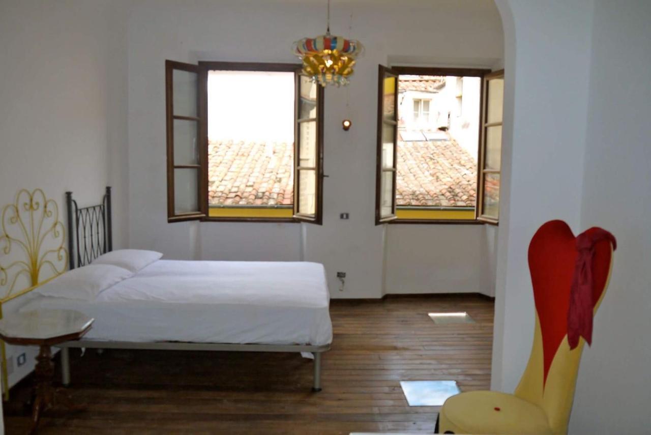 Rosso E Nero Florence