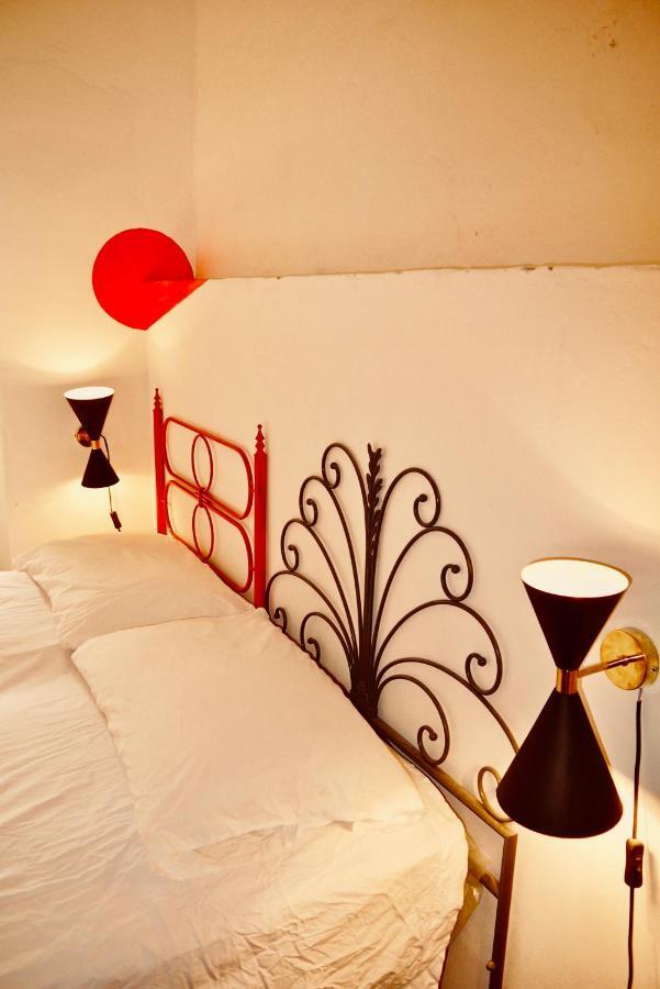 Rosso E Nero Florence