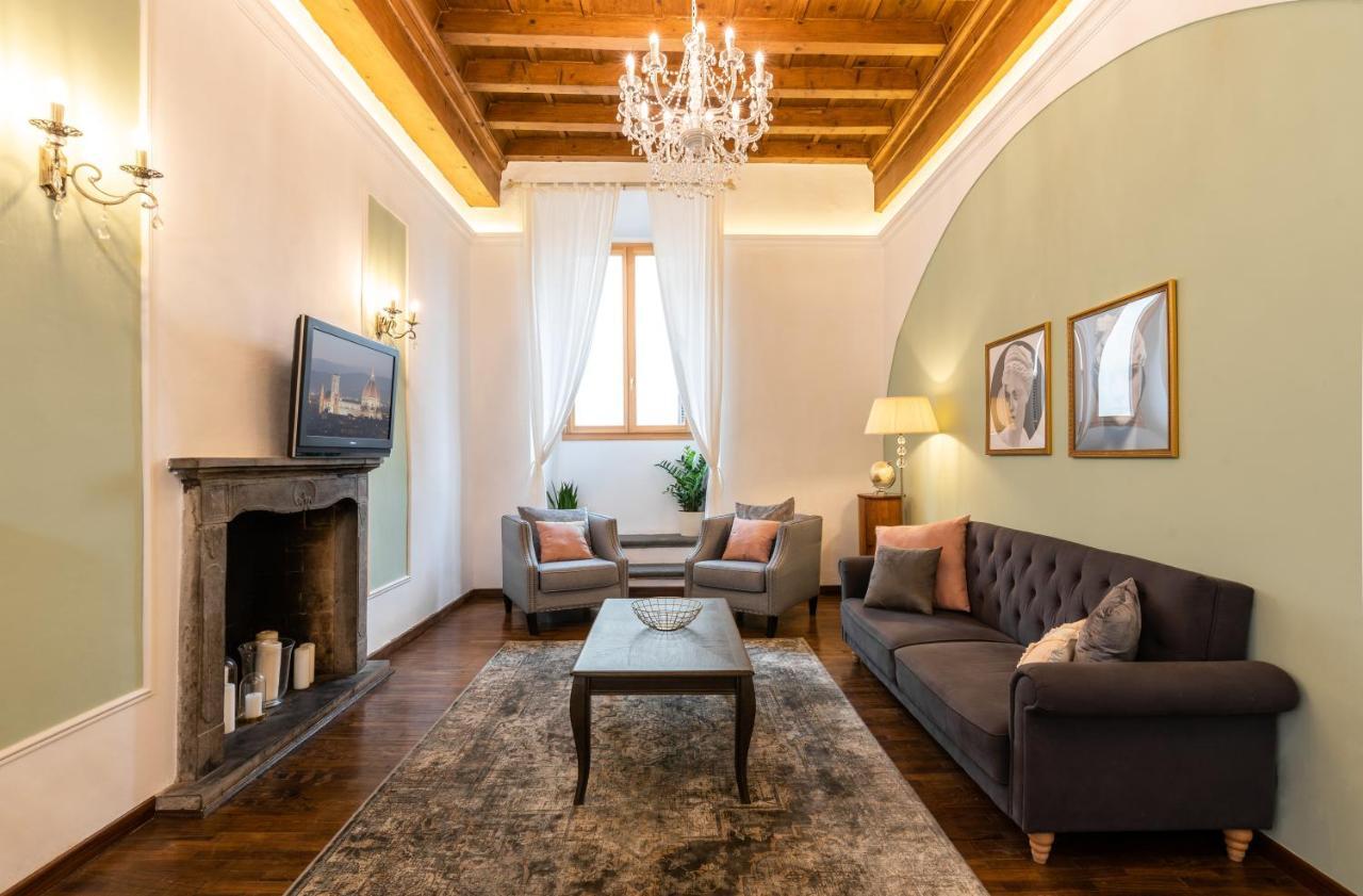 Historic Center Palace - Huge 4 Bedrooms Santa Croce - By Likehomeflorence Lejlighed