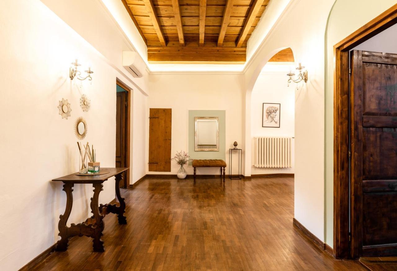 Historic Center Palace - Huge 4 Bedrooms Santa Croce - By Likehomeflorence Lejlighed *