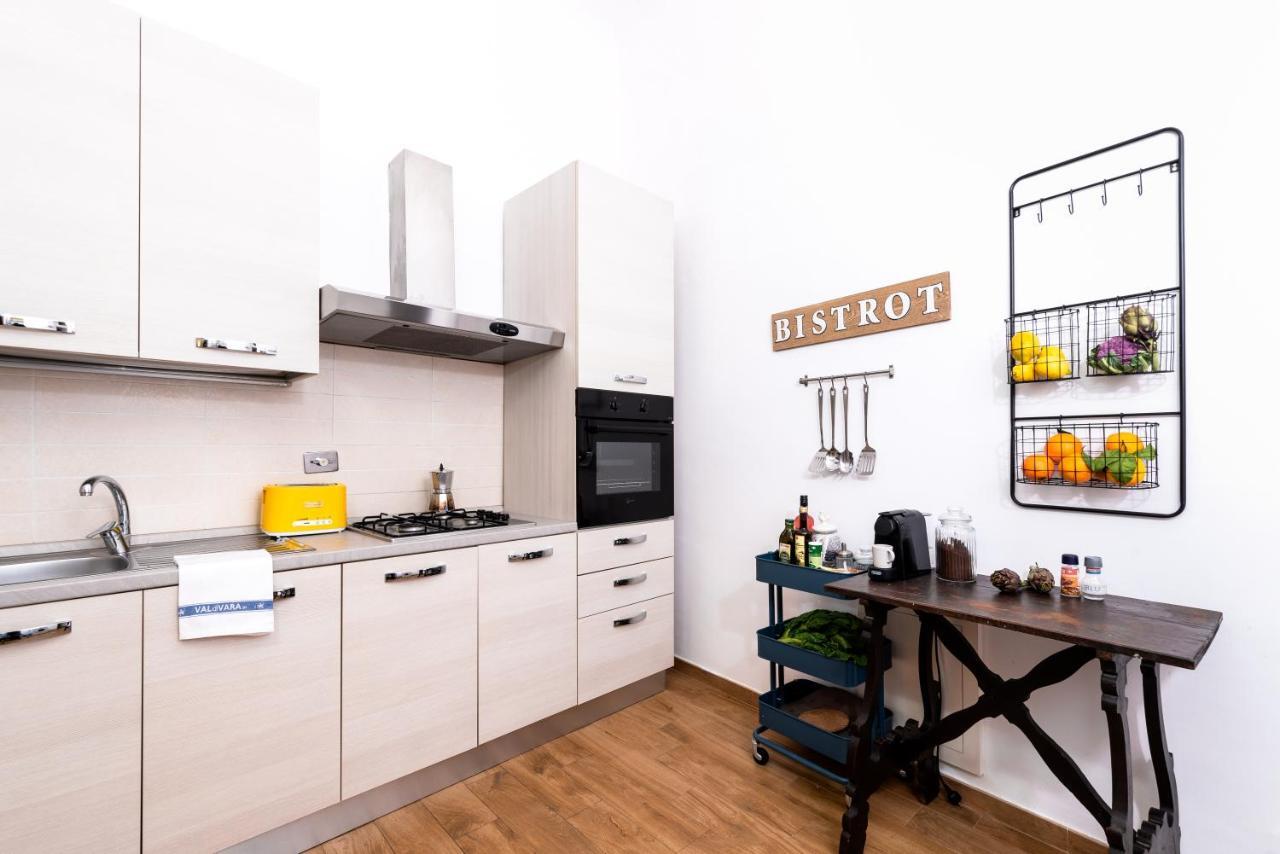 Historic Center Palace - Huge 4 Bedrooms Santa Croce - By Likehomeflorence Lejlighed