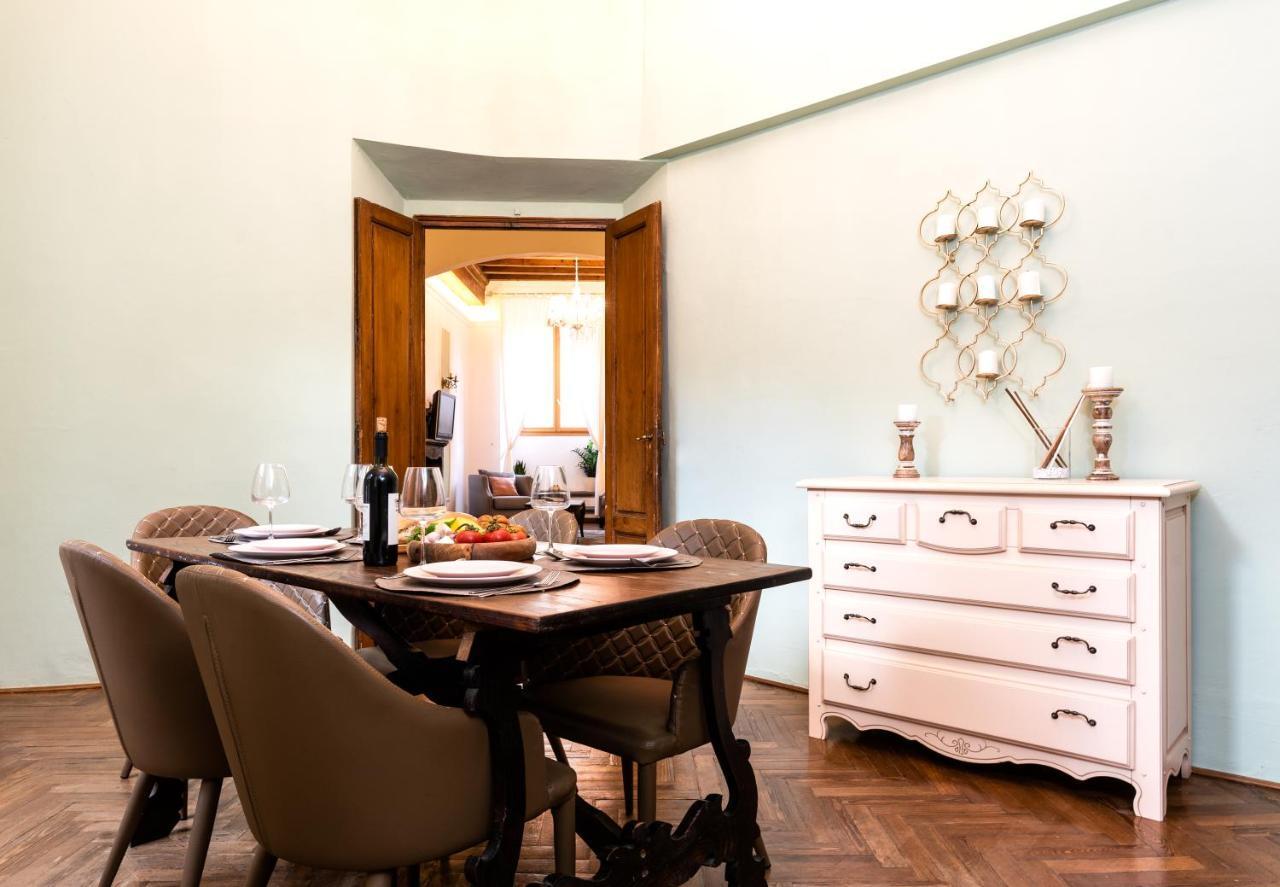 Historic Center Palace - Huge 4 Bedrooms Santa Croce - By Likehomeflorence Lejlighed *